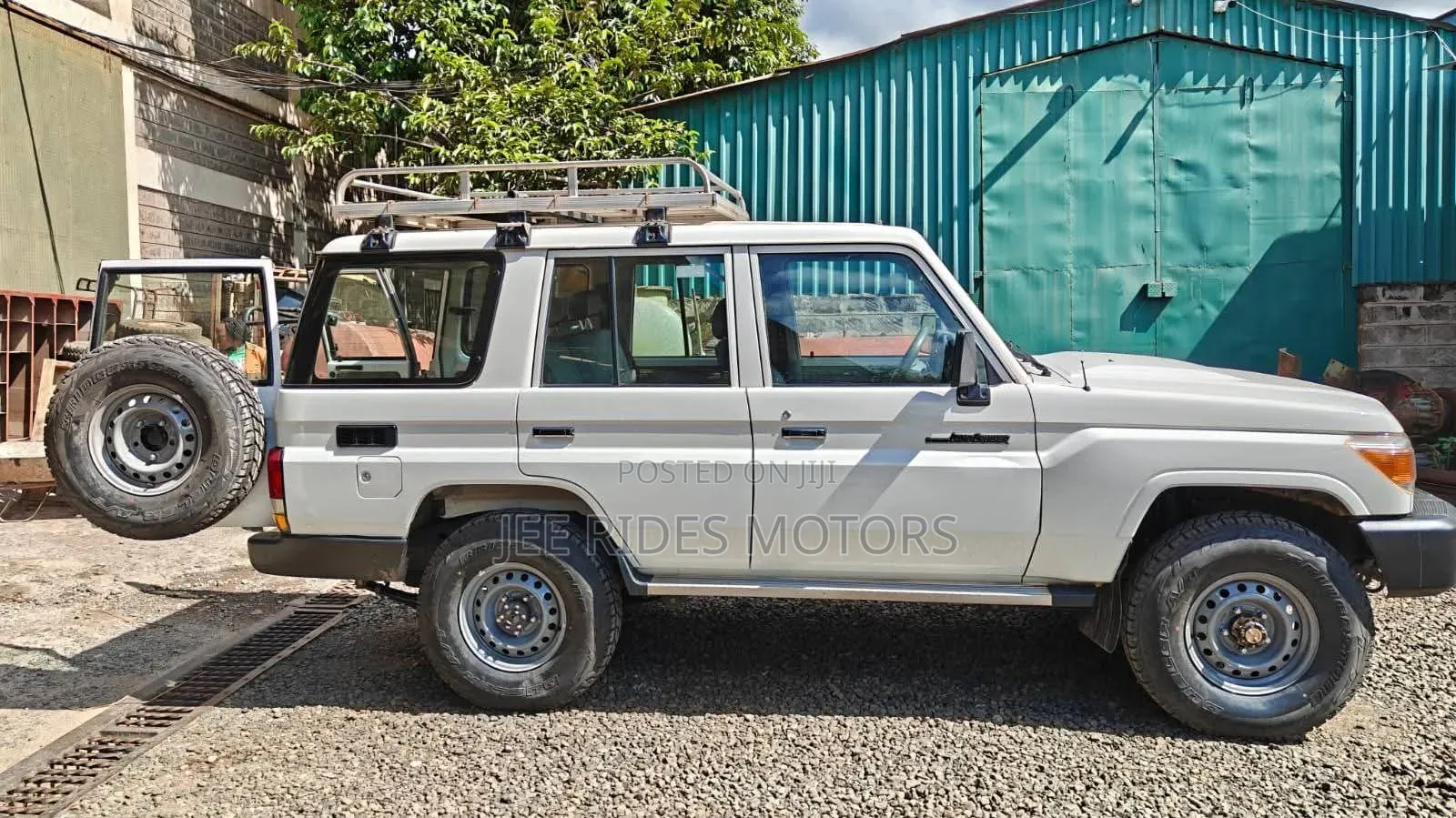 Toyota Land Cruiser 2015 White