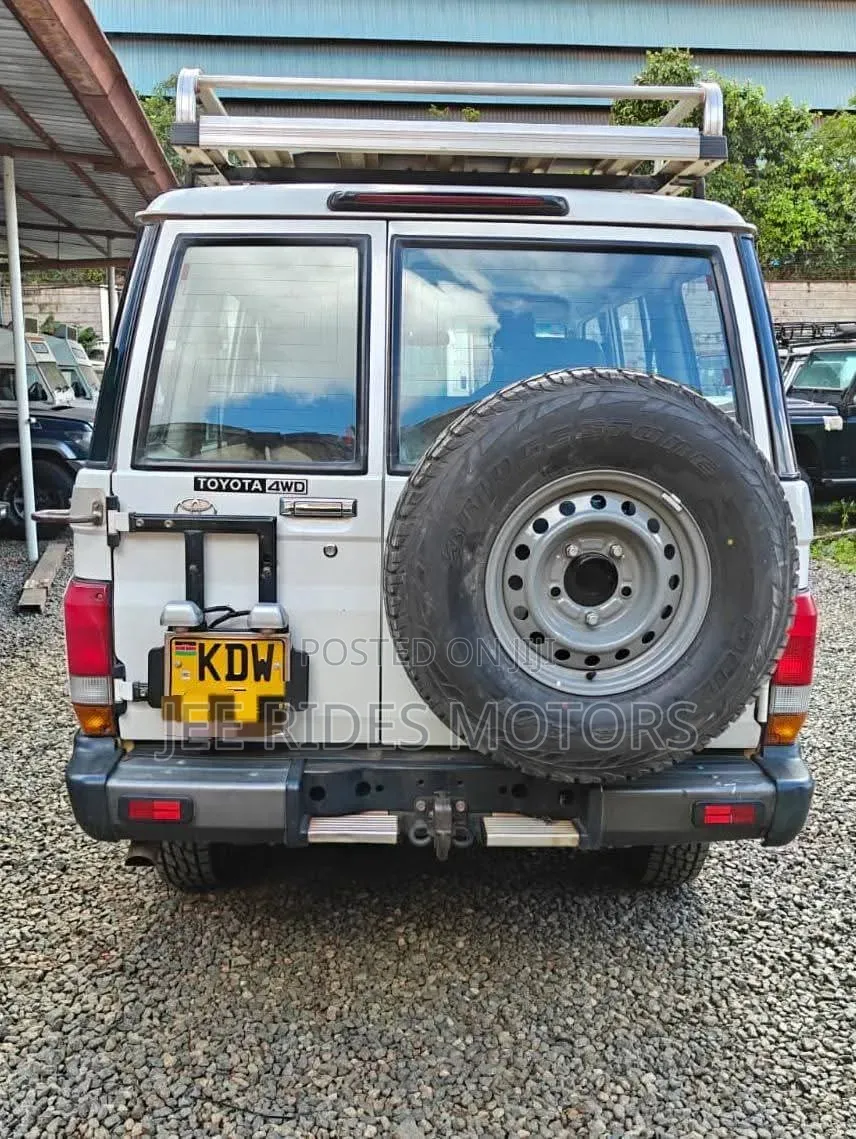 Toyota Land Cruiser 2015 White