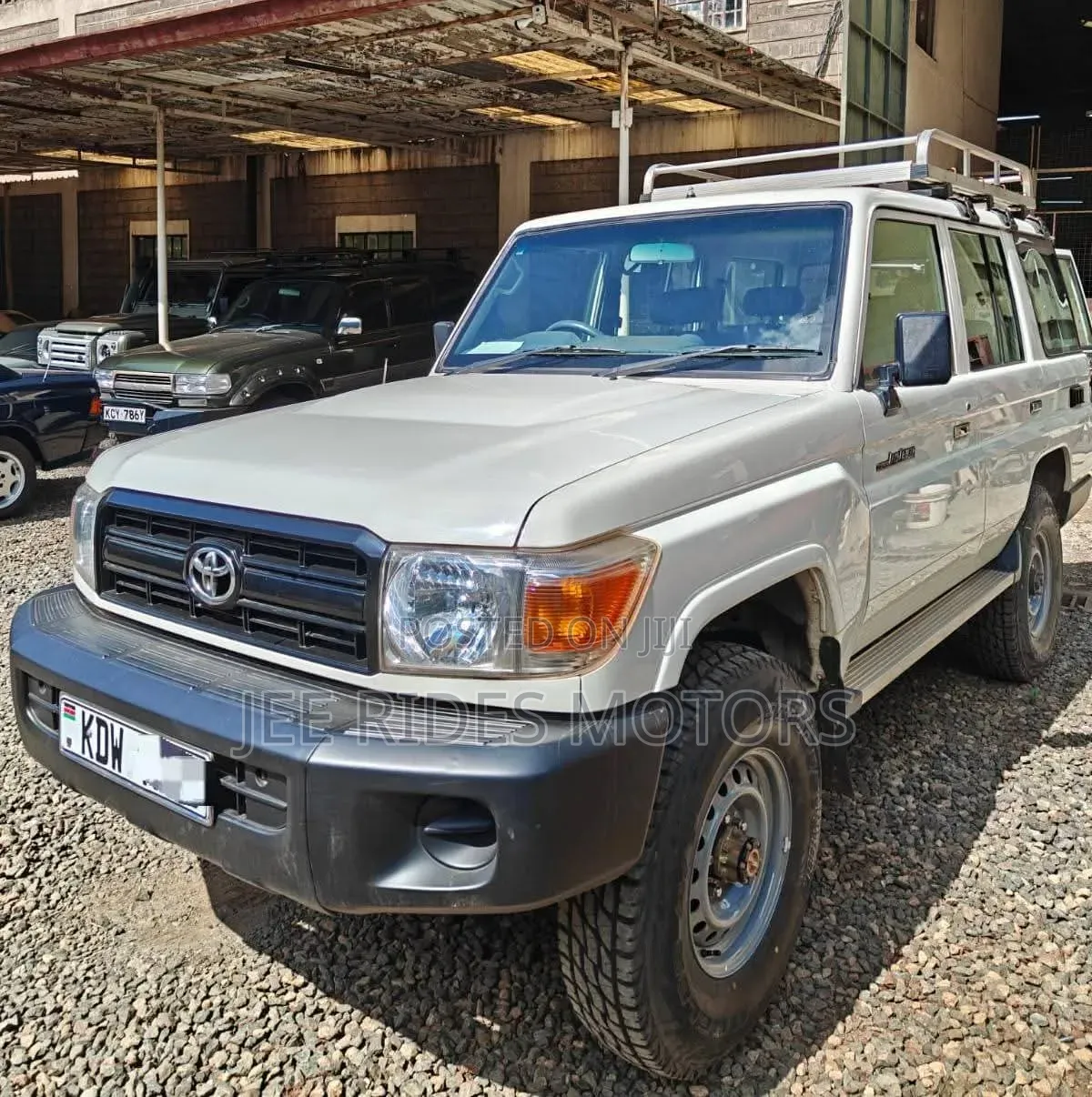 Toyota Land Cruiser 2015 White
