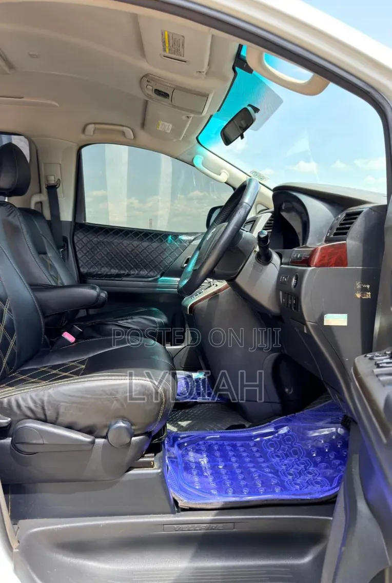 Toyota Vellfire 2014 White