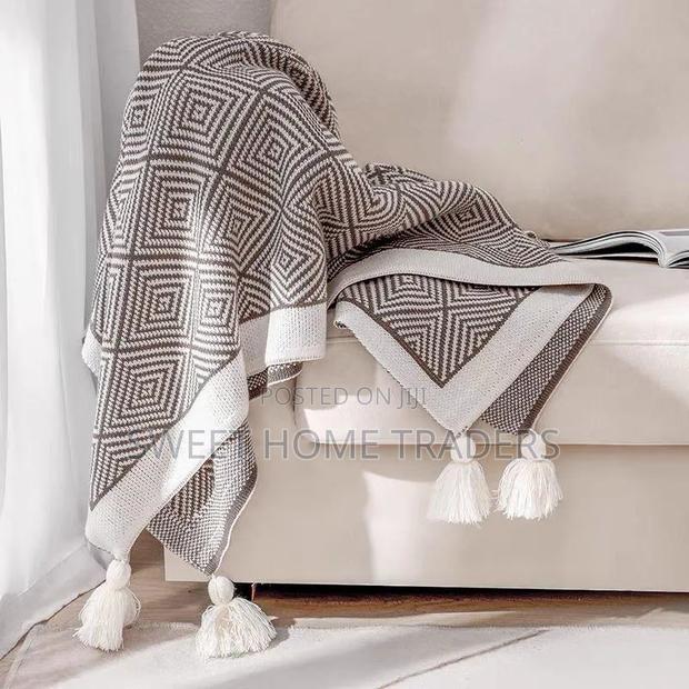 Knitted Throw Blankets With Pendant/Tassels*