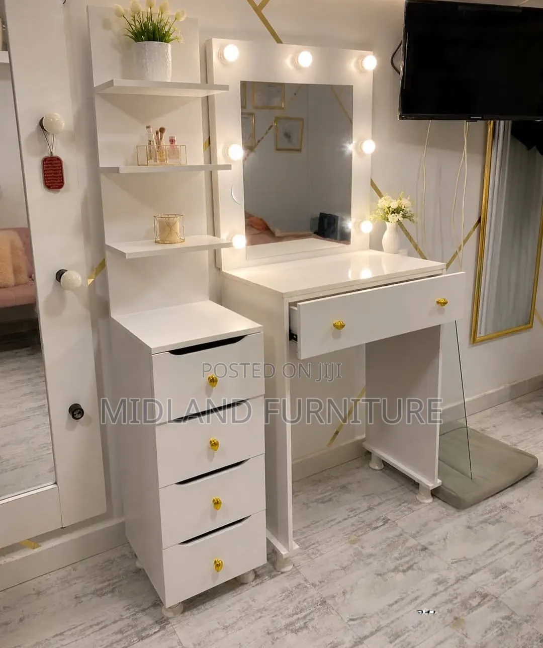 Dressing Table With Mirror and Shelves. Pay in Delivery