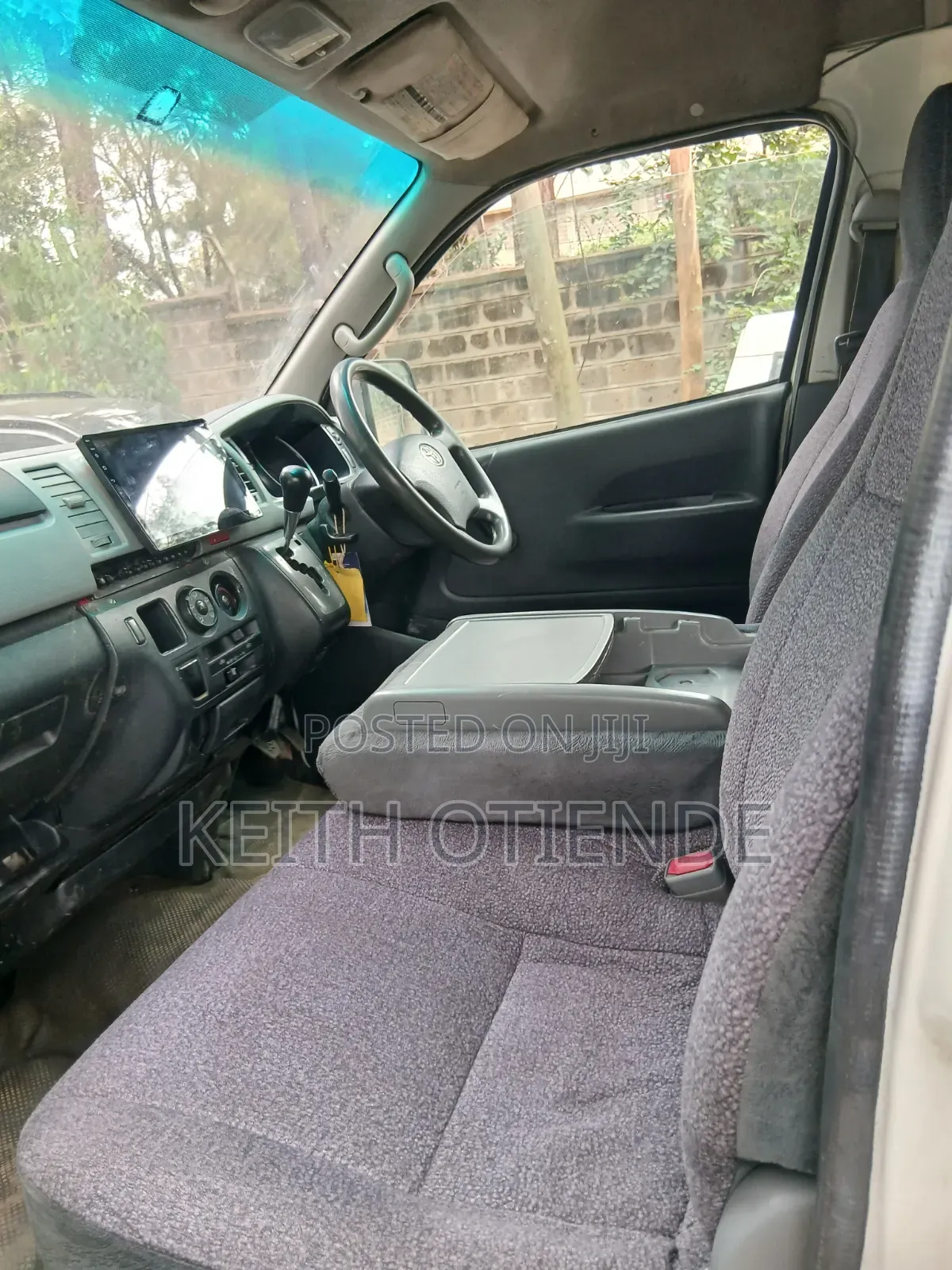 Toyota HiAce 2010 White