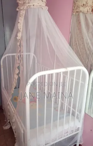 Beautiful Dismantlable Metallic White Baby Cot in Mint Condition