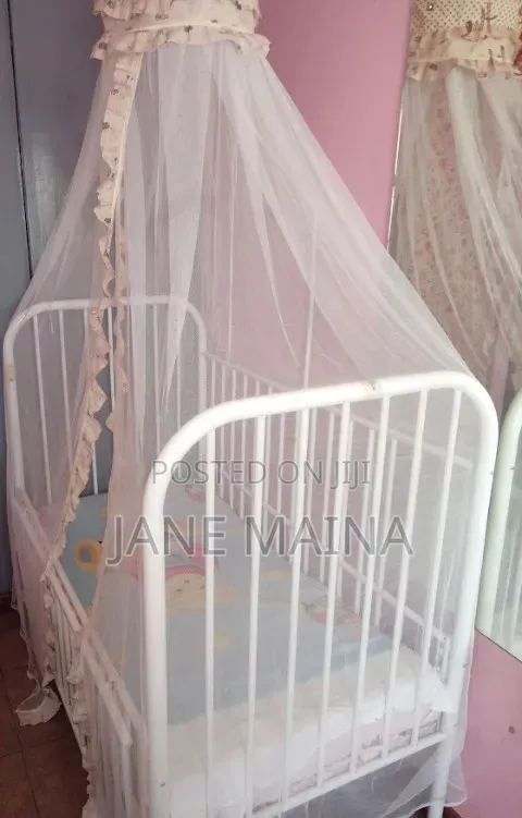 Beautiful Dismantlable Metallic White Baby Cot in Mint Condition