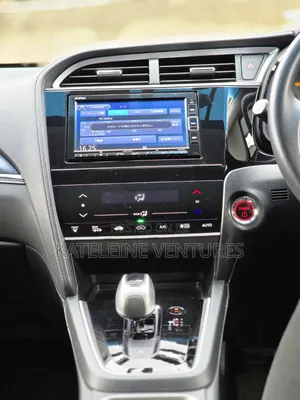 Honda Fit Shuttle 2019 Silver