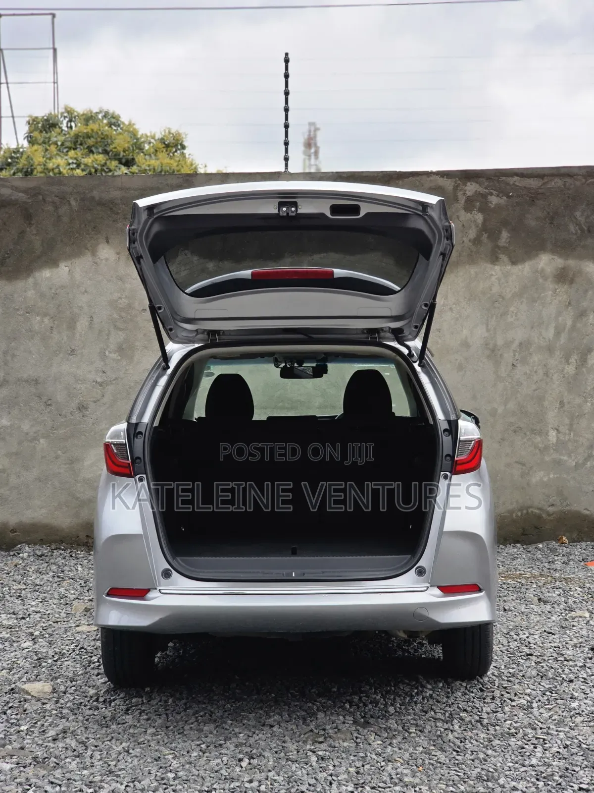 Honda Fit Shuttle 2019 Silver