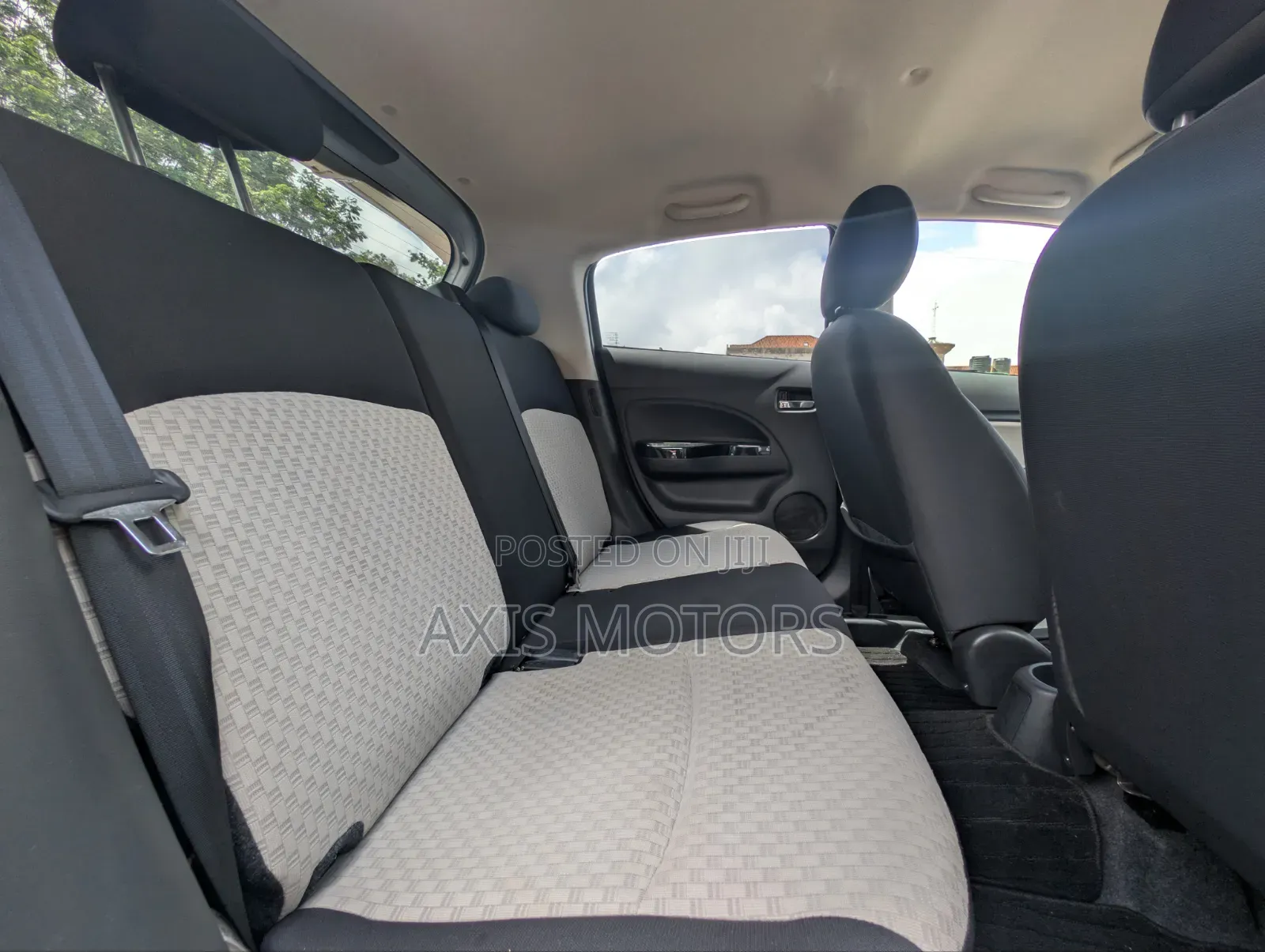 Mitsubishi Mirage SE 2018 Silver