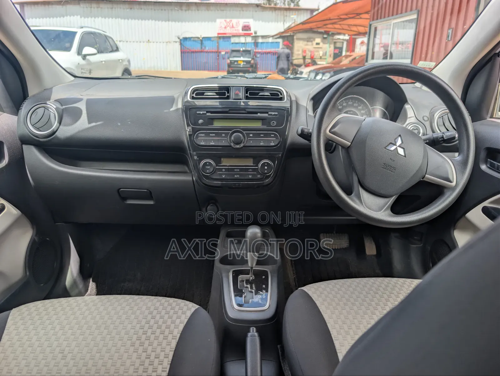 Mitsubishi Mirage SE 2018 Silver