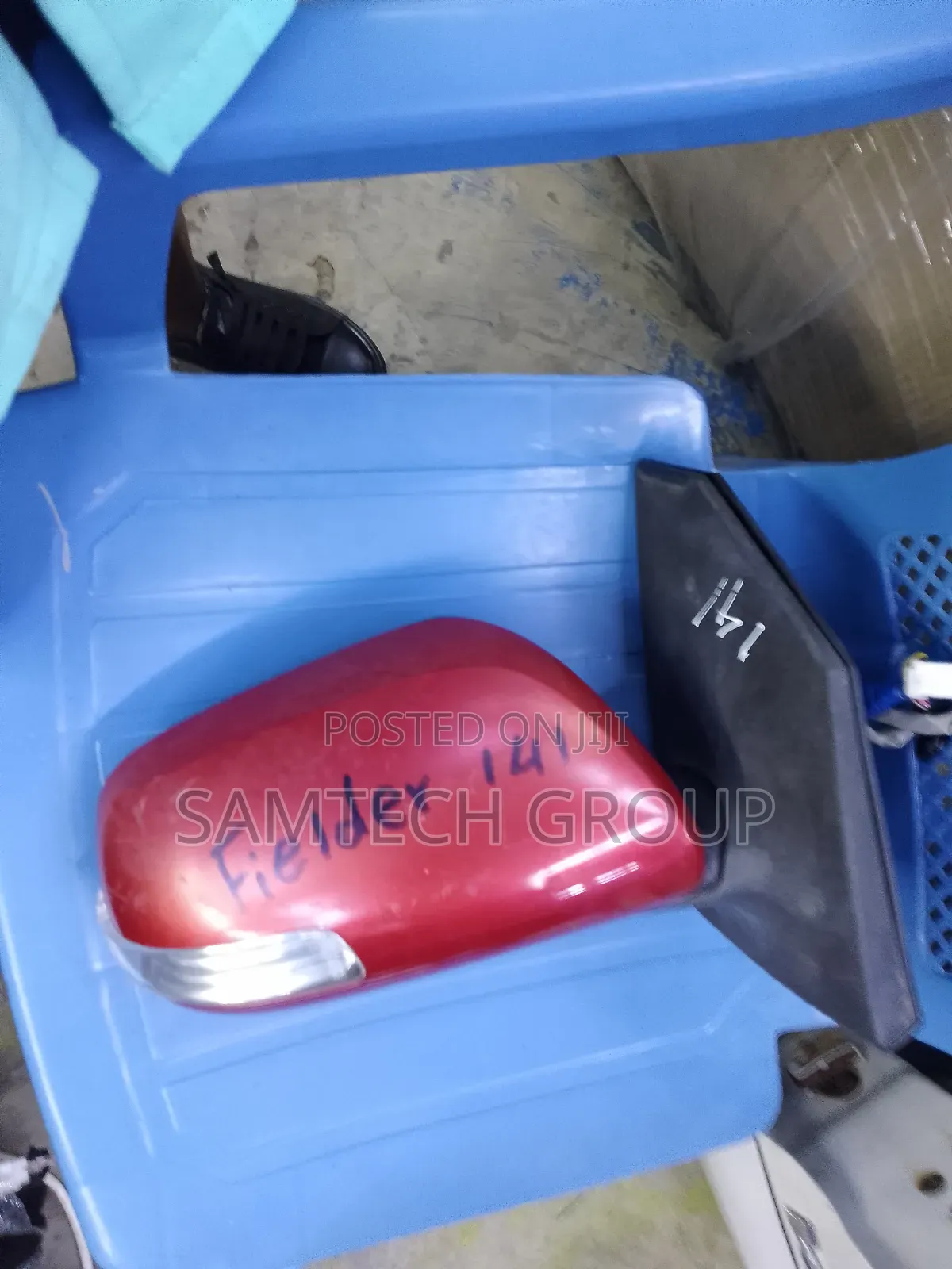 Fielder 141 Side Mirror With Indicator
