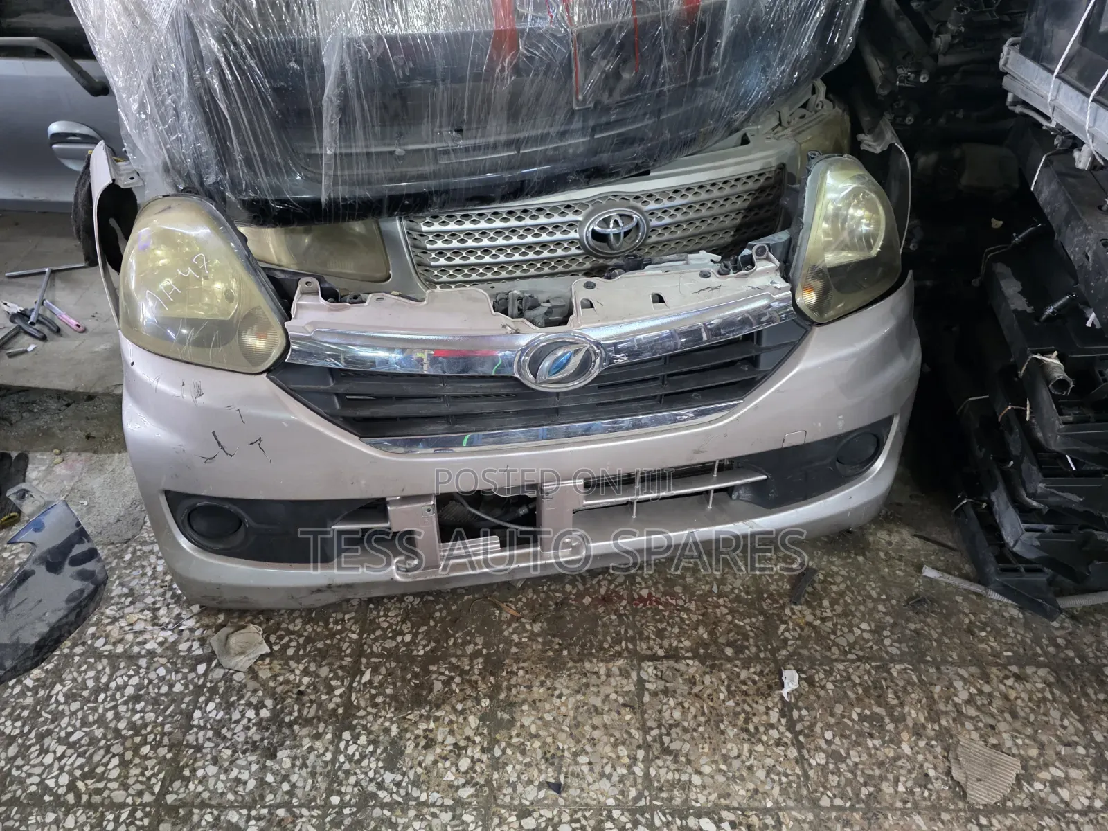Daihatsu Mira Eis Nosecut