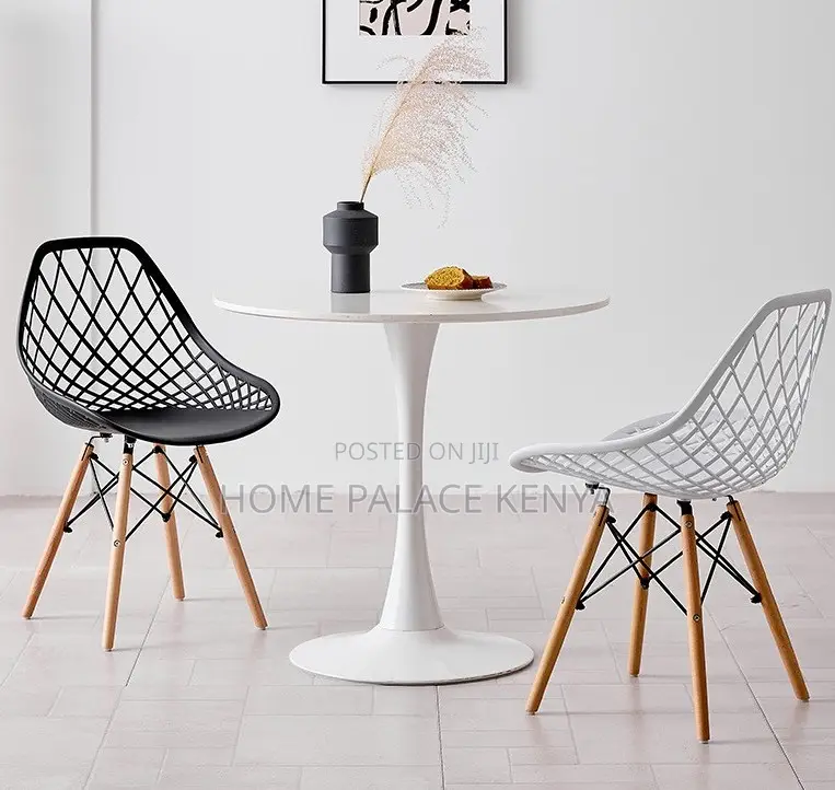 Dining Chair: Minimalist Mesh Plastic Dining Chair