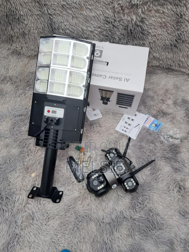 Triple Lens 4g Solar PTZ Camera With Led Street Light