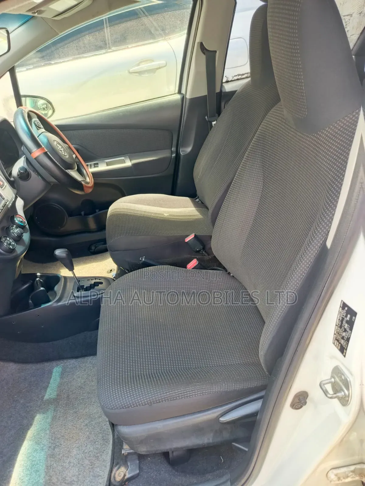 Toyota Vitz 2014 White