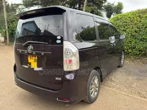 Toyota Voxy 2012 Burgundy