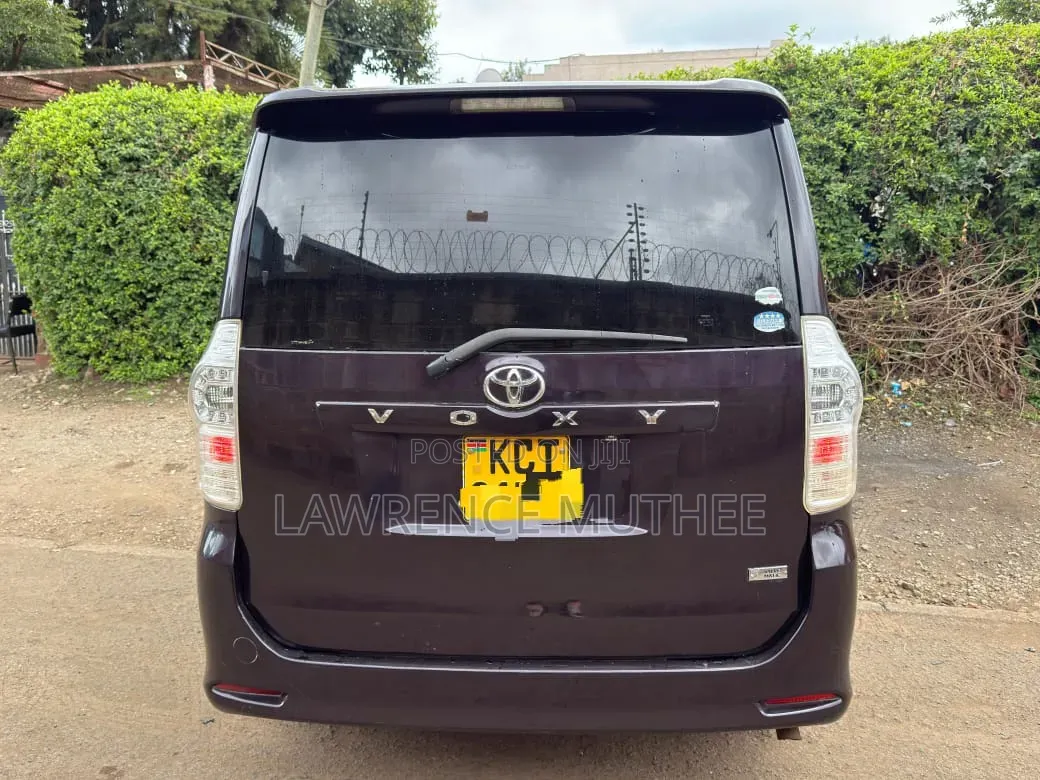 Toyota Voxy 2012 Burgundy