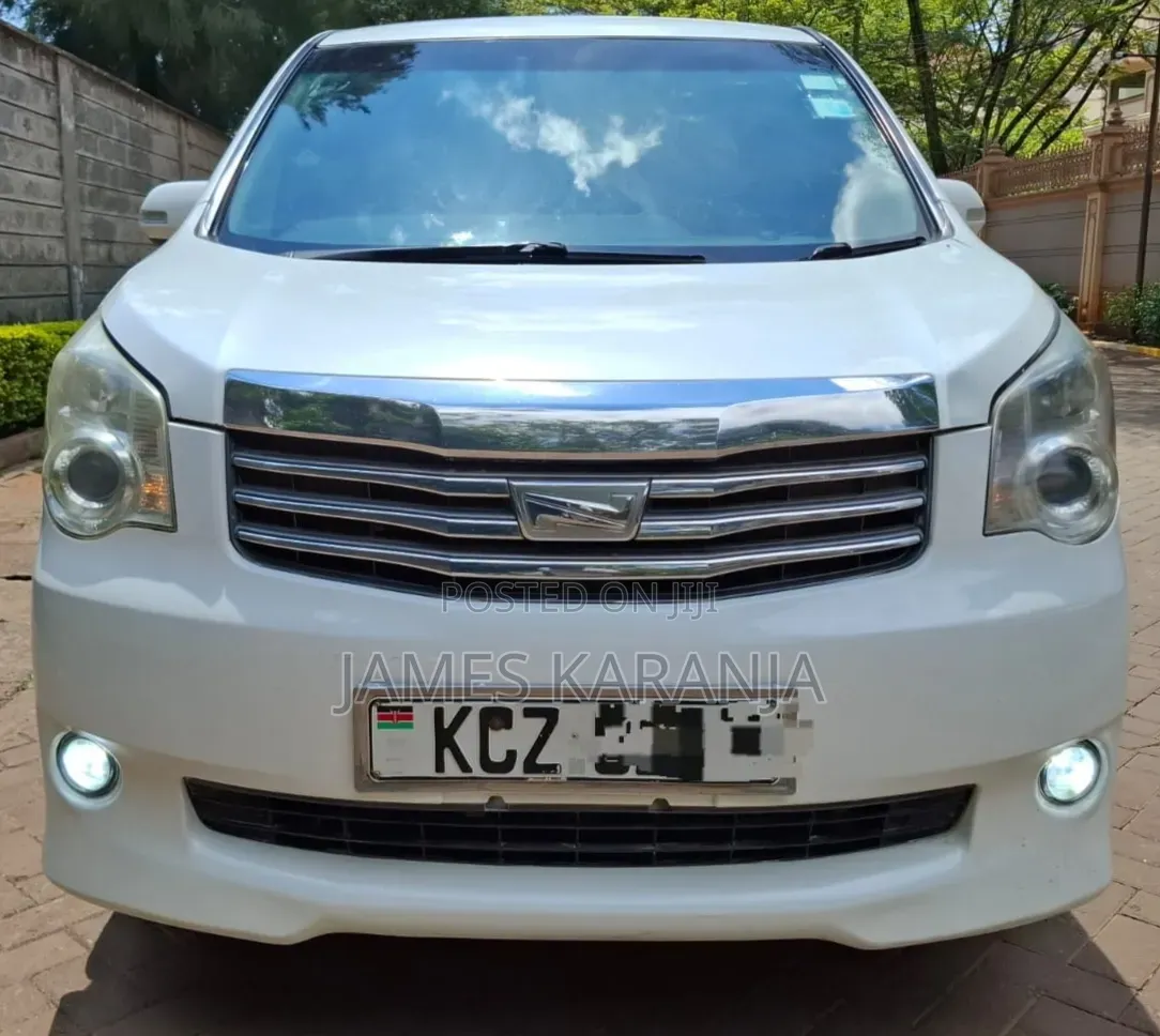Toyota Noah 2013 White