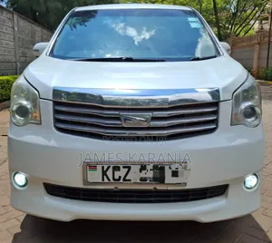 Toyota Noah 2013 White