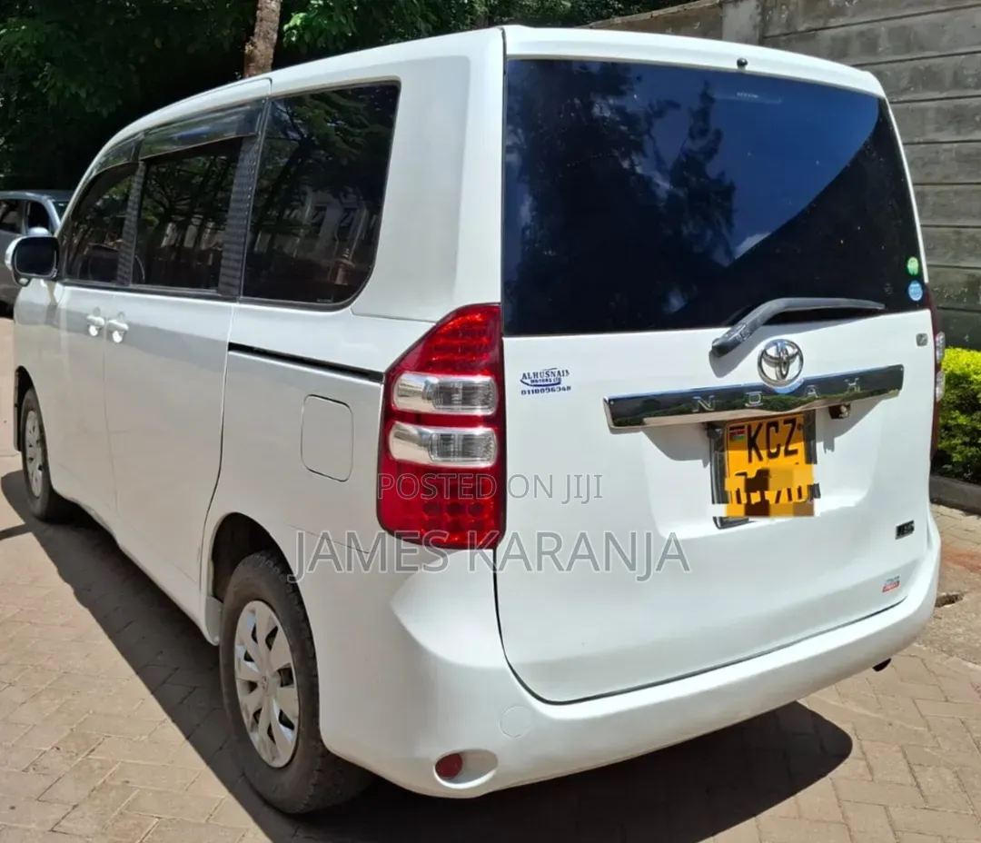 Toyota Noah 2013 White