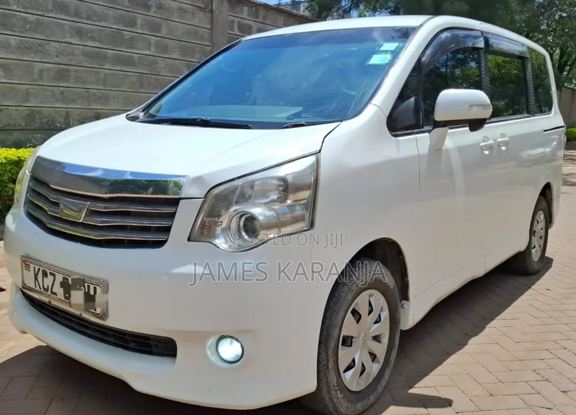 Toyota Noah 2013 White