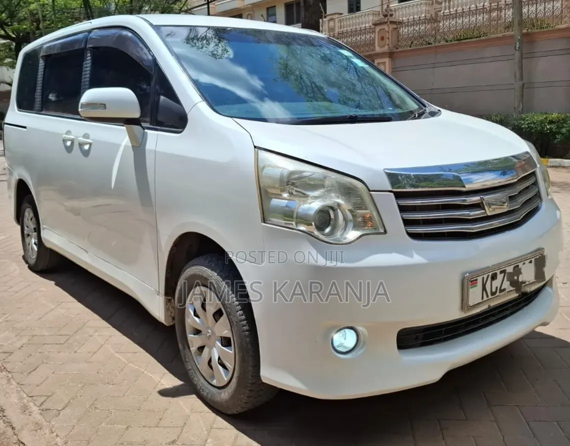 Toyota Noah 2013 White
