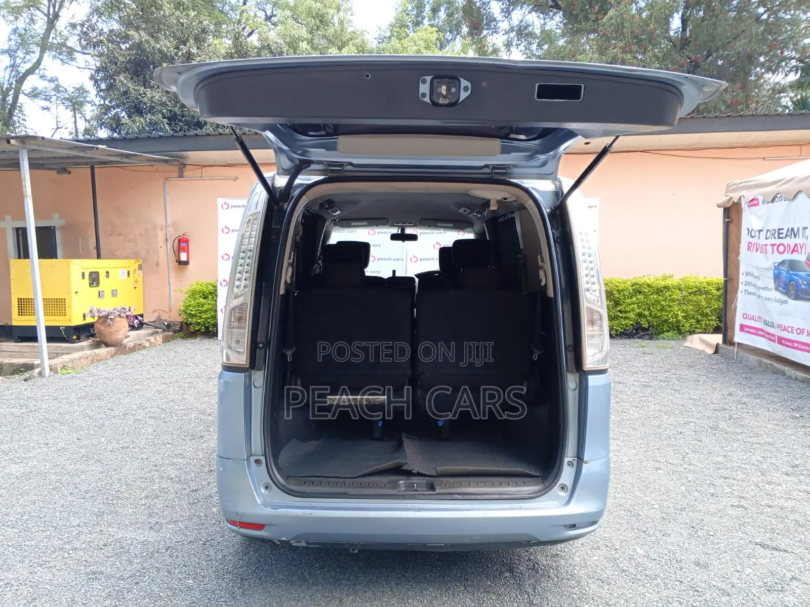 Nissan Serena 2013 Blue