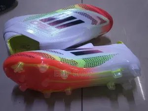 Laceless Football Boots F50