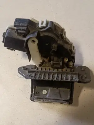 Boot Lock Mazda Demio De3