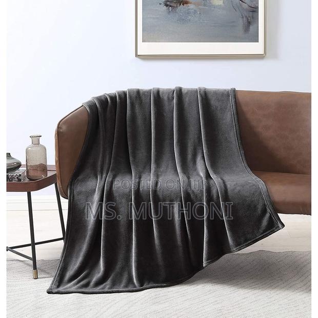 Warm 6*6 Vibrant Colors Super Warm and Fluffy Fleece Throw Blankets