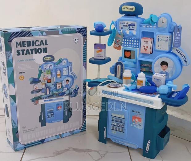Medical Station Playset 42 Pieces