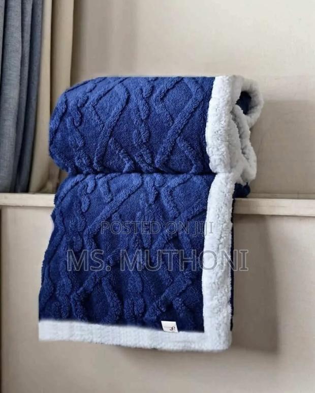 Textured, Diamond-Patterned Cable Knit Design Throw Blankets