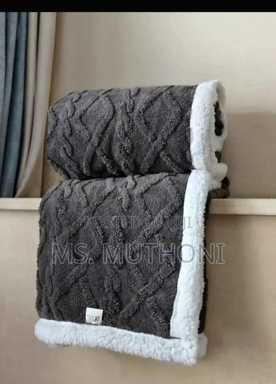 Textured, Diamond-Patterned Cable Knit Design Throw Blankets