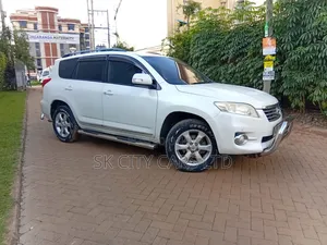 Toyota Vanguard 2010 White