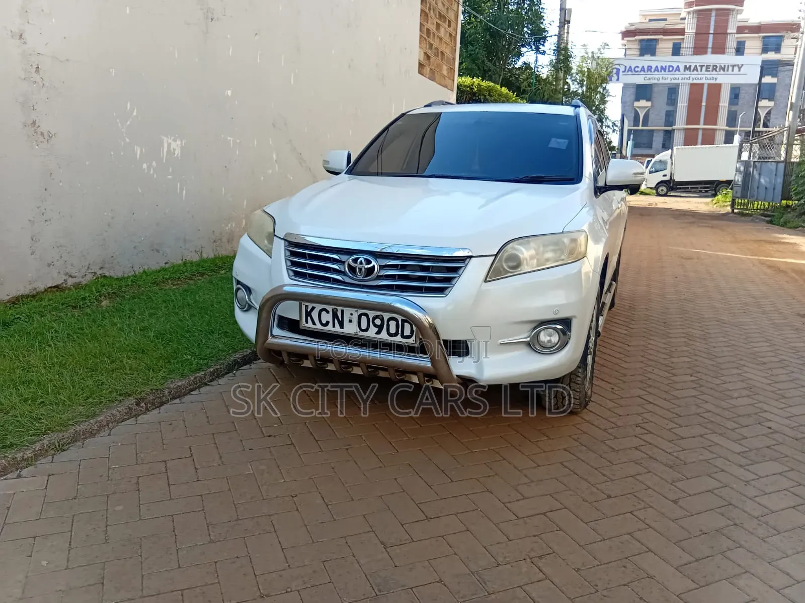 Toyota Vanguard 2010 White