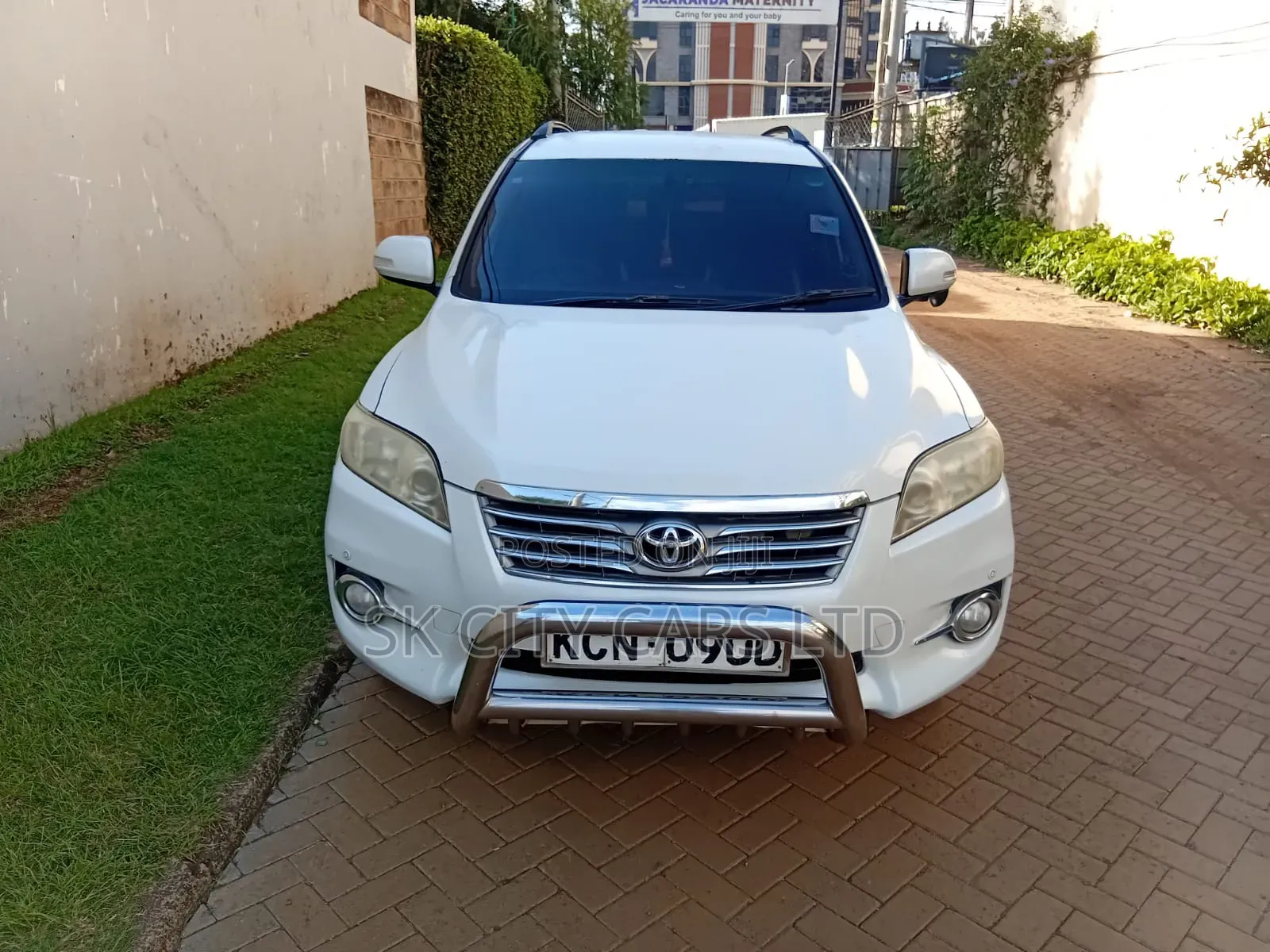 Toyota Vanguard 2010 White
