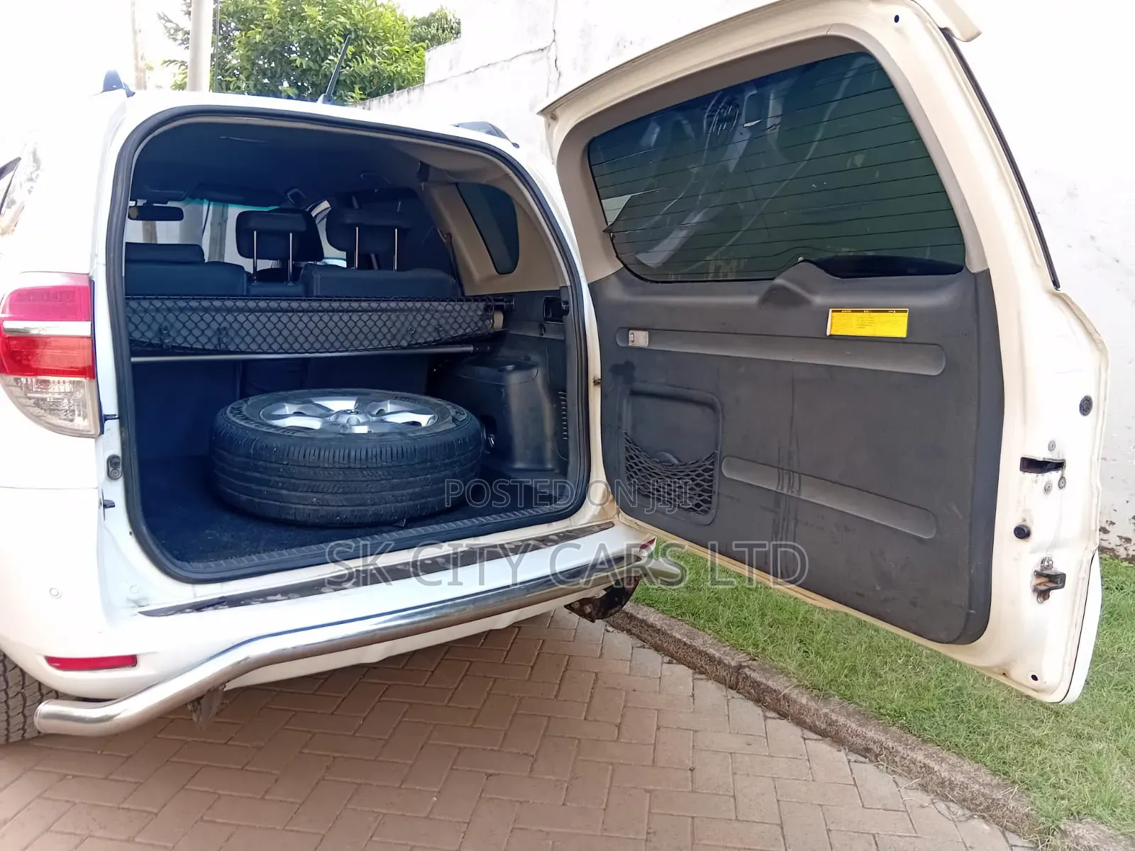 Toyota Vanguard 2010 White