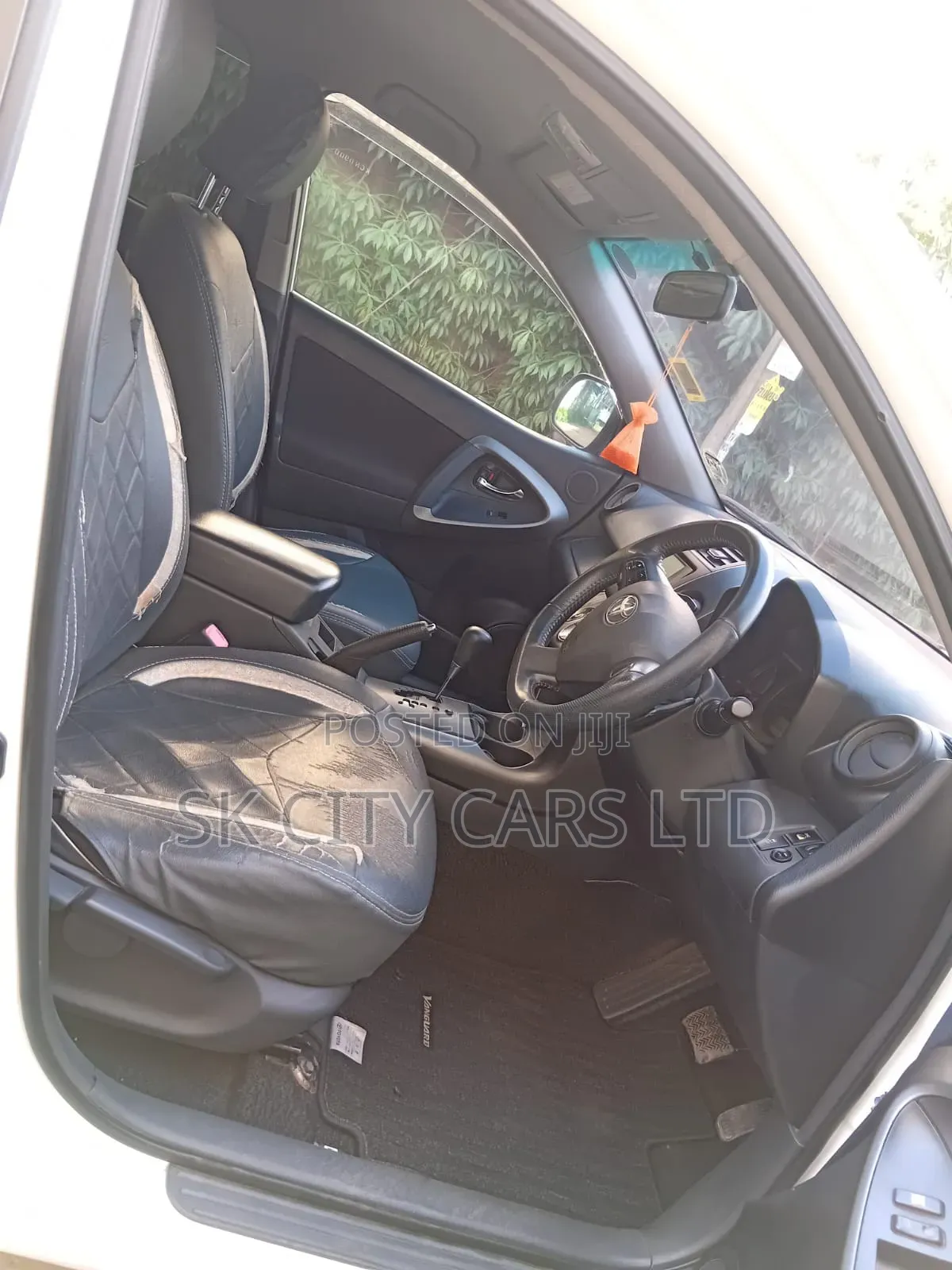 Toyota Vanguard 2010 White