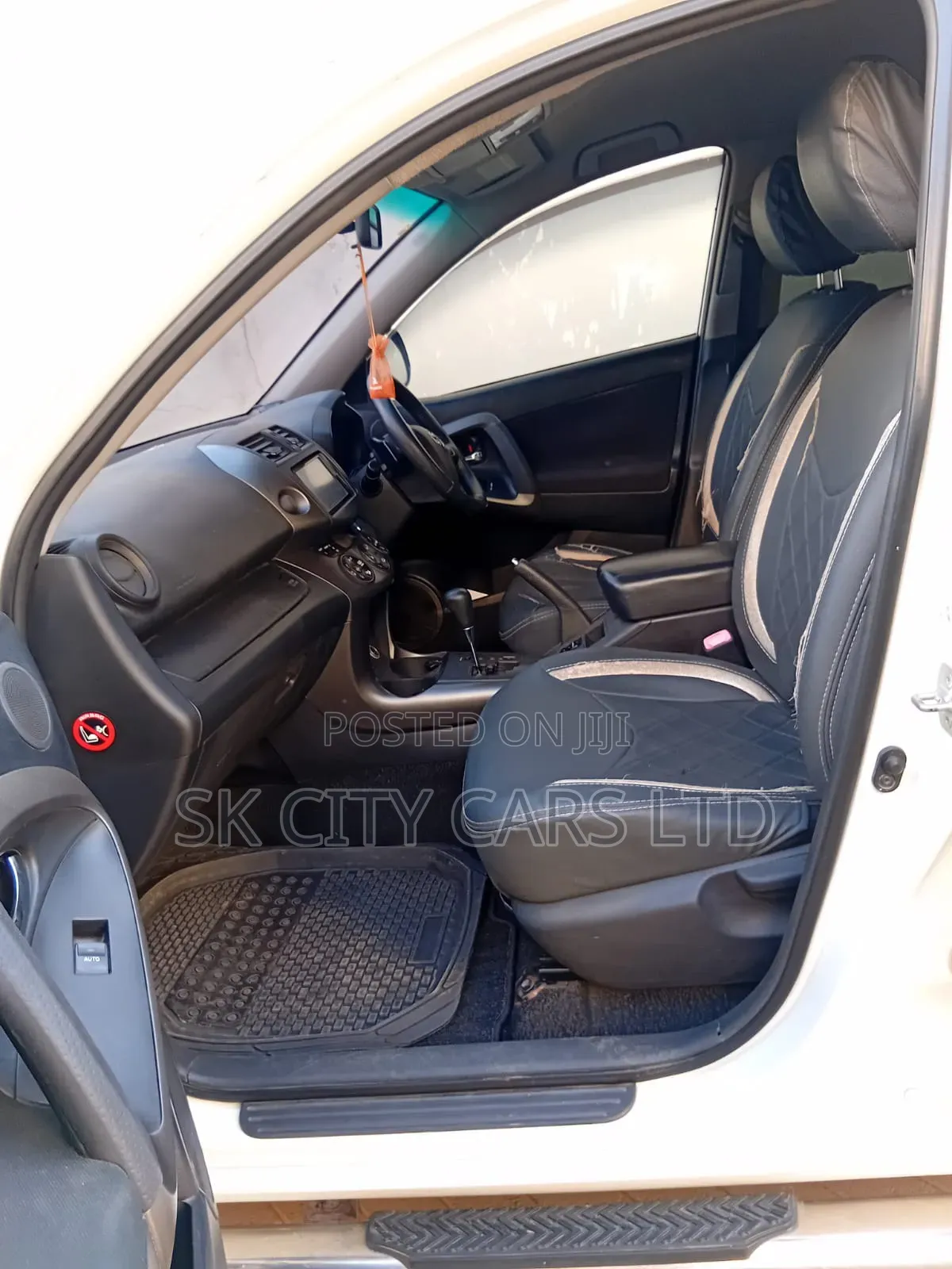 Toyota Vanguard 2010 White