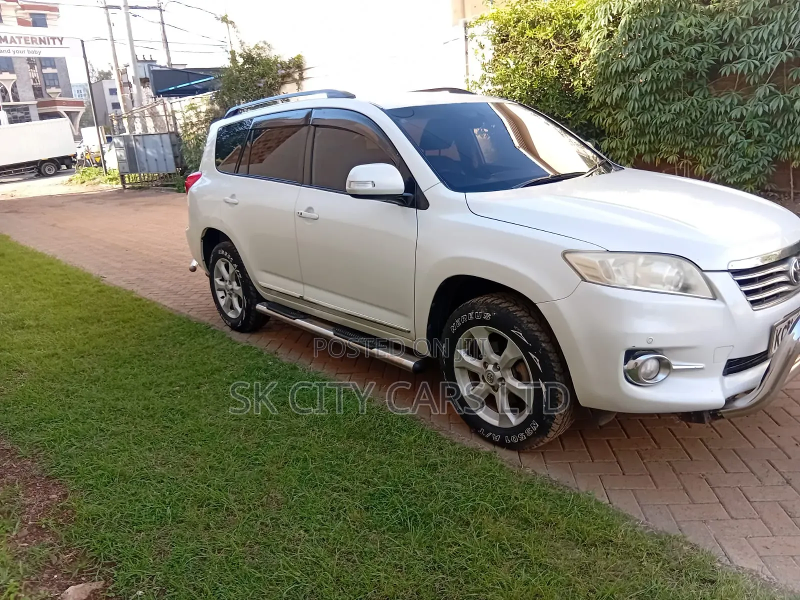 Toyota Vanguard 2010 White