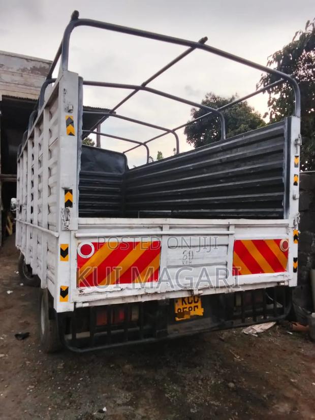 Mitsubishi Canter 2009 White - thumbnail 3