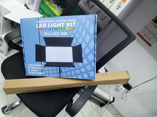 Varicolor Pro Led 800 Photography Light With 2.1m Stand
