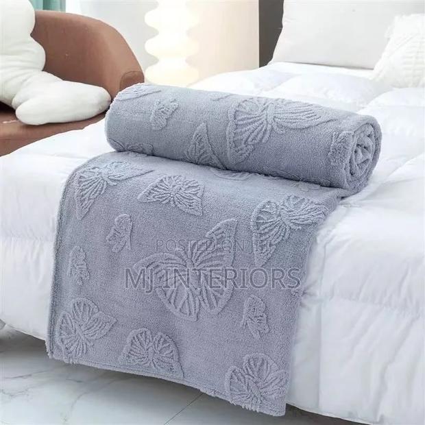 Thick Thermal Flowered Fleece Blanket