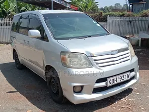 Toyota Noah 2004 Silver