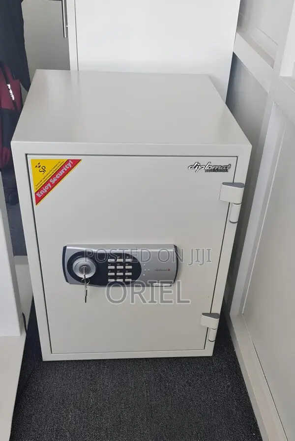 Office Safe : 31kg Diplomat Digital Safe Model 119ek