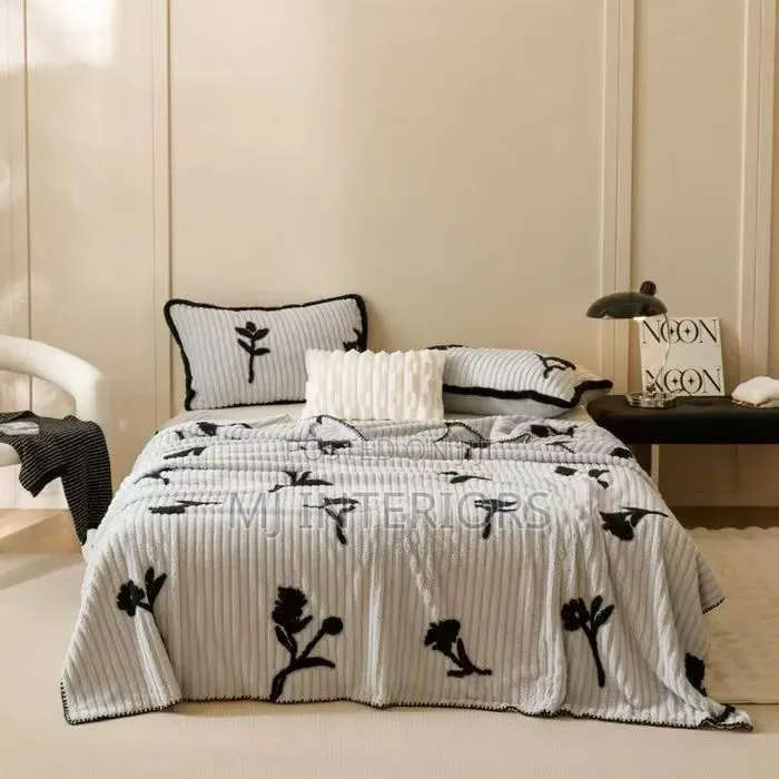 Cozy Bed Flowered Fleece Blankets