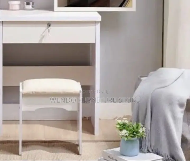 Dressers; Bedroom Style Dressing Make Up Vanity Set