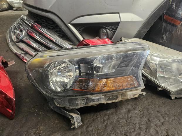 Ford Ranger 2015 Headlight