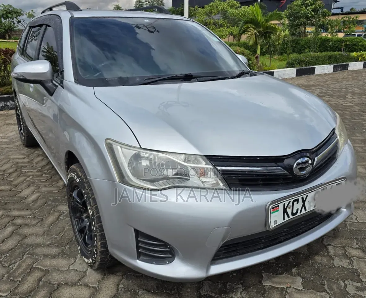 Toyota Corolla Fielder 2012 Silver