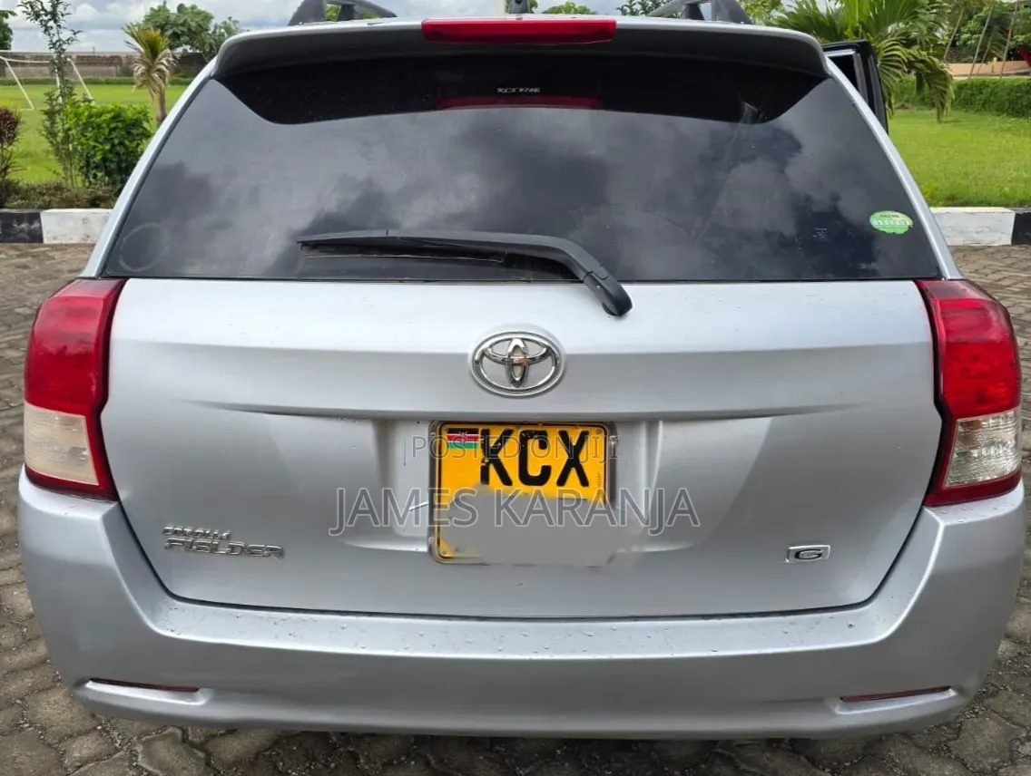 Toyota Corolla Fielder 2012 Silver