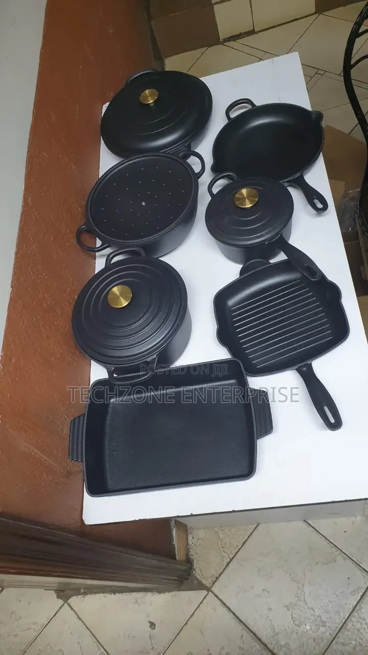 The Cast Iron Cooking Pot - Enamel in Different Colors 